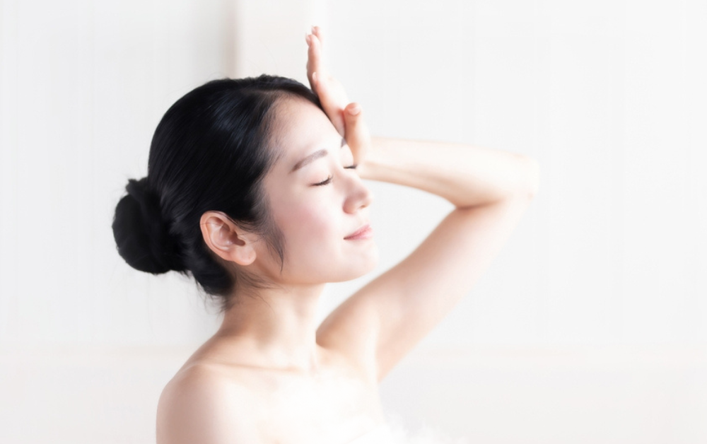 荷爾蒙是誘發並激活這些潛藏黑色素細胞的關鍵「開關」